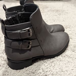Old Navy ankle boots - size 7 gray